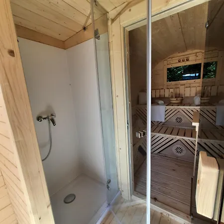Bed & Breakfast Retrohouse -wypoczynek Bez Dzieci-sauna-jacuzzi-rowery Zadzwon ! (adults Only) 3*