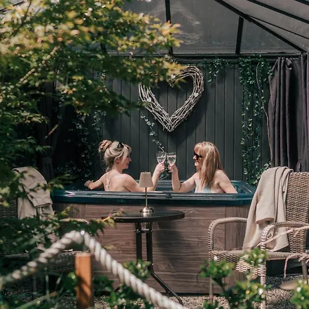 Retrohouse -wypoczynek Bez Dzieci-sauna-jacuzzi-rowery Zadzwon ! (adults Only) Bed & Breakfast 3*